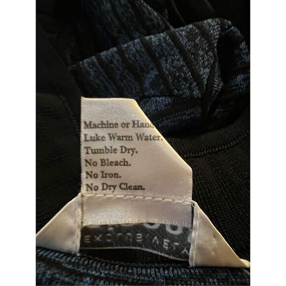 Exclusively Misook Petite black & blue striped acrylic knit zip front cardigan G - Picture 8 of 8